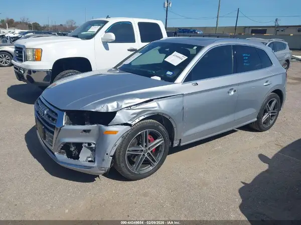 WA1C4AFY0K2001879 2019 AUDI SQ5 - Image 2