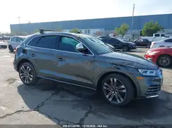 WA1C4AFY1J2156519 2018 AUDI SQ5