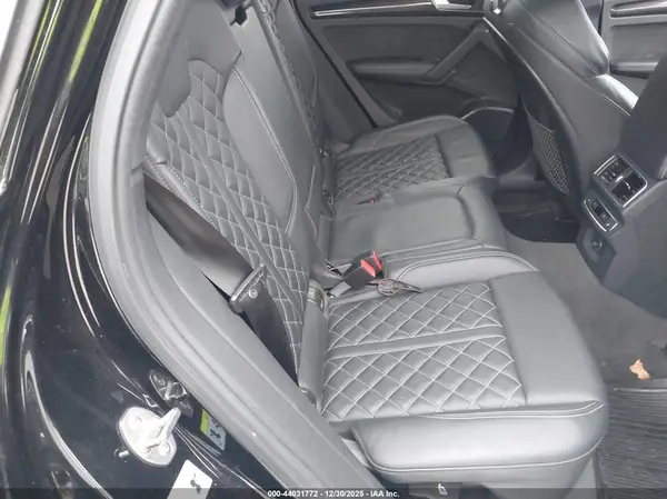 WA1C4AFY5J2183058 2018 AUDI SQ5 - Image 8