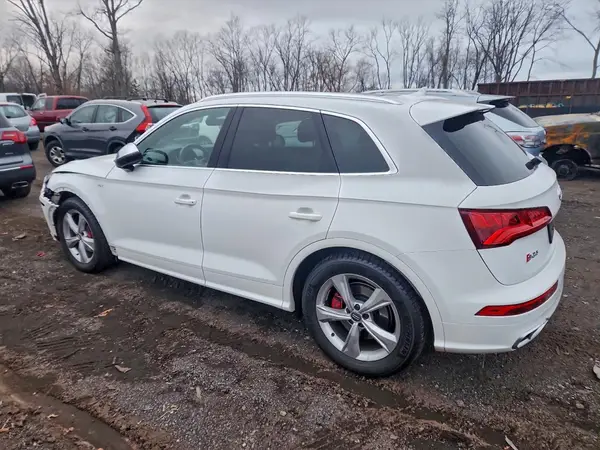 WA1C4AFY6J2027949 2018 AUDI SQ5 - Image 2