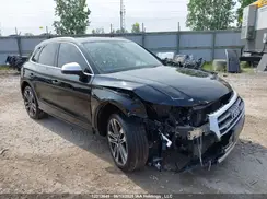 WA1C4AFY7J2158078 2018 AUDI SQ5