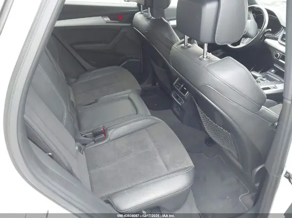 WA1C4AFY7J2230106 2018 AUDI SQ5 - Image 8