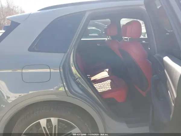 WA1C4AFY7K2104992 2019 AUDI SQ5 - Image 8