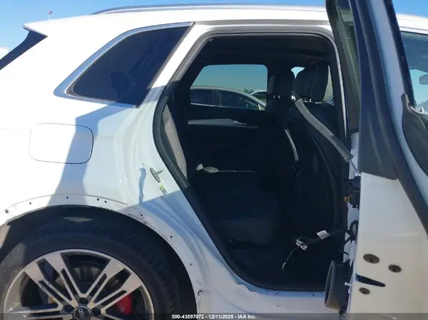 WA1C4AFY8J2231975 2018 AUDI SQ5 - Image 8