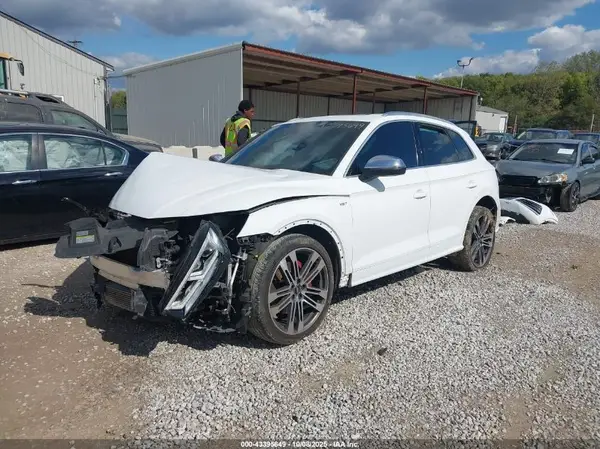 WA1C4AFY9J2126135 2018 AUDI SQ5 - Image 2