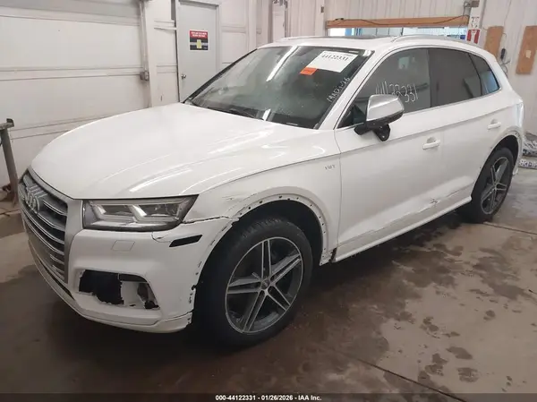 WA1C4BFY3J2064110 2018 AUDI SQ5 - Image 2