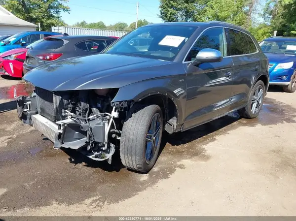 WA1C4BFY8J2043740 2018 AUDI SQ5 - Image 2
