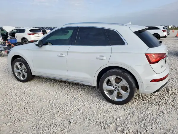 WA1CAAFY0M2010108 2021 AUDI Q5 - Image 2