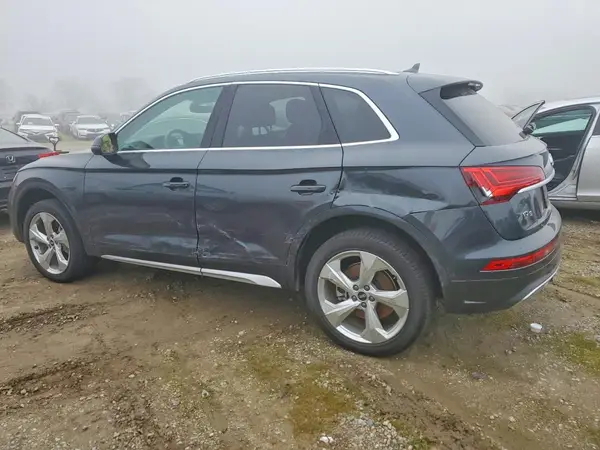 WA1CAAFY0M2040547 2021 AUDI Q5 - Image 2
