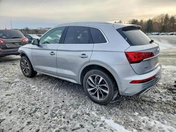 WA1CAAFY0M2089957 2021 AUDI Q5 - Image 2