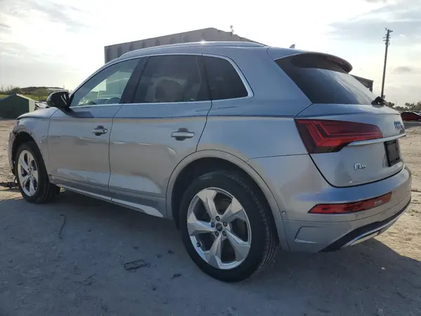 WA1CAAFY1M2007556 2021 AUDI Q5 - Image 2