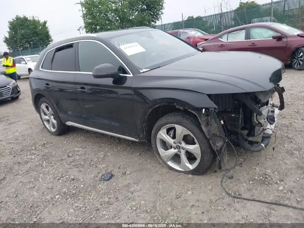 WA1CAAFY5M2020908 2021 AUDI Q5 - Image 1