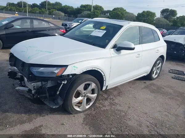 WA1CAAFY7M2055059 2021 AUDI Q5 - Image 2