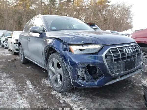 WA1CAAFY9M2043849 2021 AUDI Q5 - Image 1