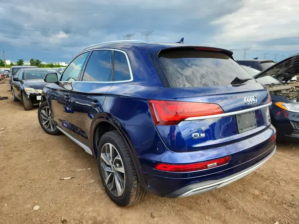 WA1CAAFY9M2101300 2021 AUDI Q5 - Image 2