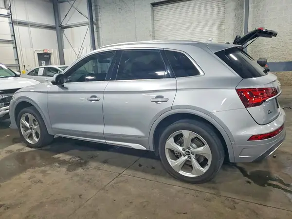 WA1CAAFYXM2050969 2021 AUDI Q5 - Image 2