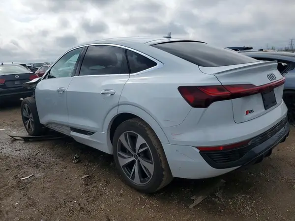 WA1CAAGE0RB007771 2024 AUDI Q8 - Image 2