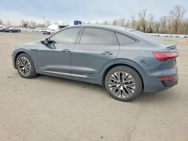 WA1CAAGE0RB023923 2024 AUDI Q8 - Image 2
