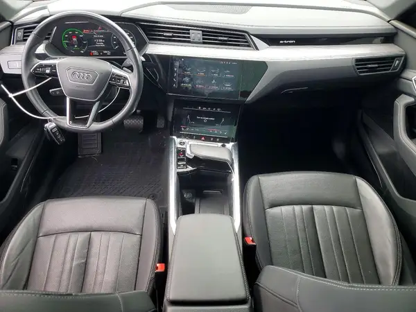 WA1CAAGE0RB023923 2024 AUDI Q8 - Image 8