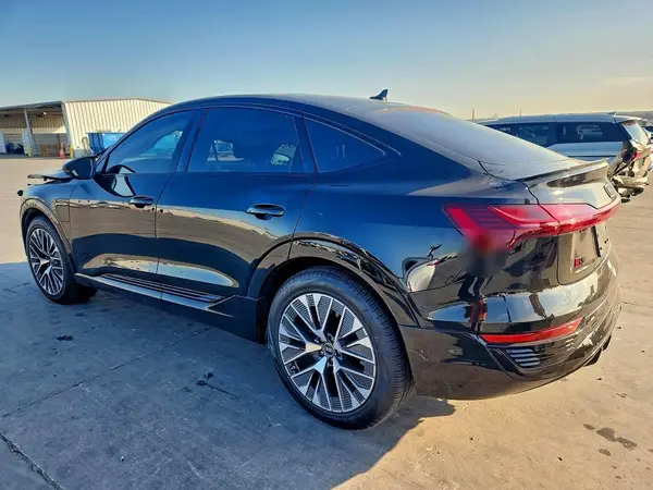 WA1CAAGE0RB052659 2024 AUDI Q8 - Image 2