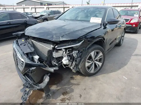 WA1CAAGE3RB005383 2024 AUDI Q8 - Image 2