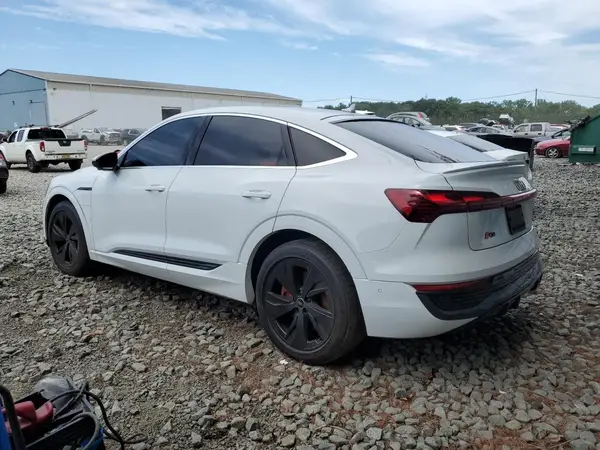 WA1CAAGE3RB007845 2024 AUDI Q8 - Image 2