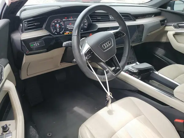 WA1CAAGE3RB007845 2024 AUDI Q8 - Image 8