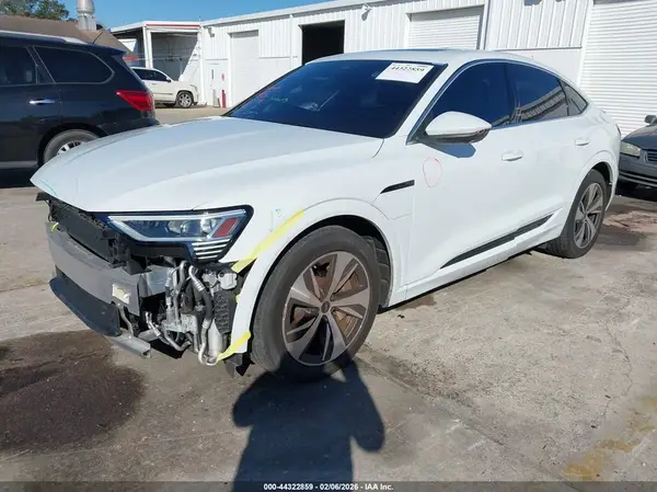 WA1CAAGE3RB017078 2024 AUDI Q8 - Image 2