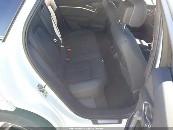 WA1CAAGE3RB017078 2024 AUDI Q8 - Image 8