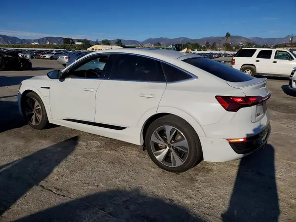 WA1CAAGE3RB028307 2024 AUDI Q8 - Image 1