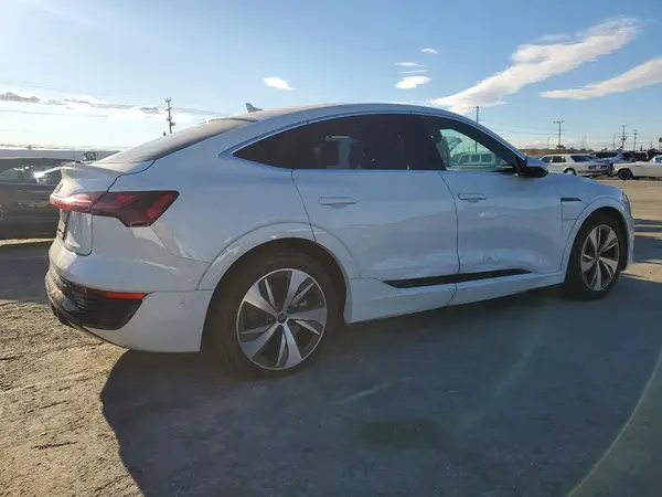 WA1CAAGE3RB028307 2024 AUDI Q8 - Image 2