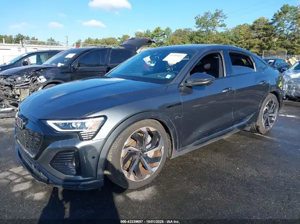 WA1CAAGE3RB063395 2024 AUDI Q8 - Image 2