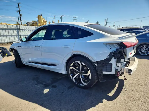 WA1CAAGE4RB010463 2024 AUDI Q8 - Image 2