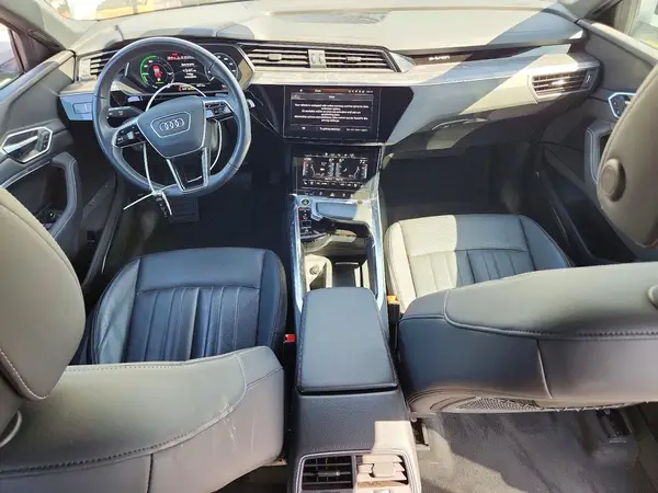 WA1CAAGE4RB010463 2024 AUDI Q8 - Image 8