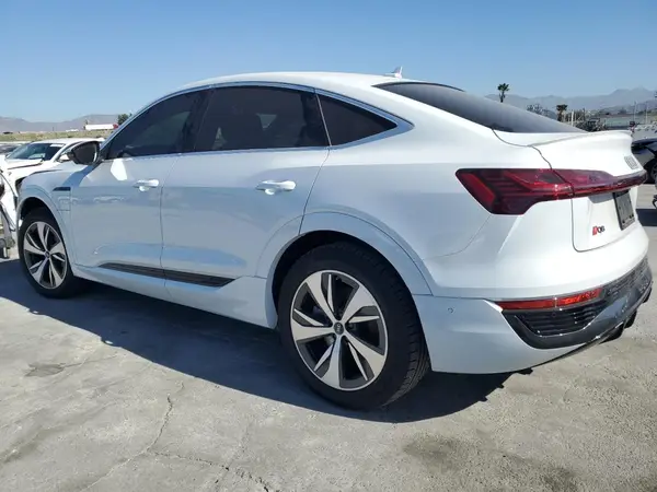 WA1CAAGE4RB016067 2024 AUDI Q8 - Image 2