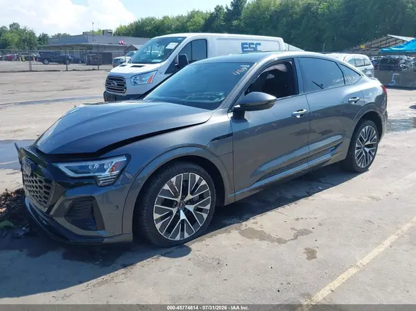 WA1CAAGE4RB048789 2024 AUDI Q8 - Image 2