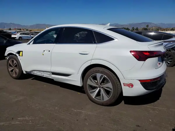 WA1CAAGE5RB032617 2024 AUDI Q8 - Image 2