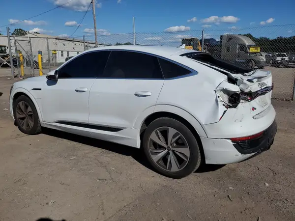 WA1CAAGE6RB007869 2024 AUDI Q8 - Image 2