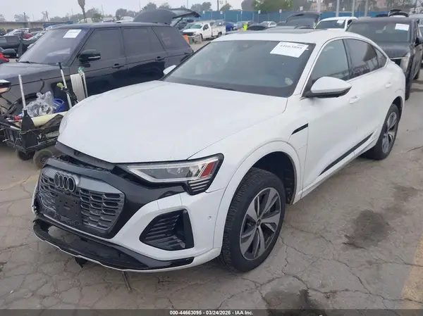 WA1CAAGE6RB016572 2024 AUDI Q8 - Image 2
