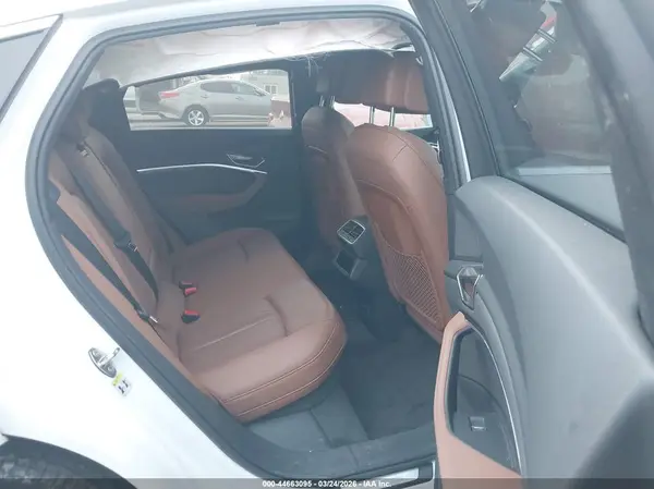 WA1CAAGE6RB016572 2024 AUDI Q8 - Image 8