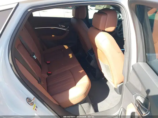 WA1CAAGE6RB024946 2024 AUDI Q8 - Image 8