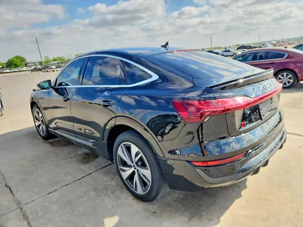 WA1CAAGE7RB005967 2024 AUDI Q8 - Image 2