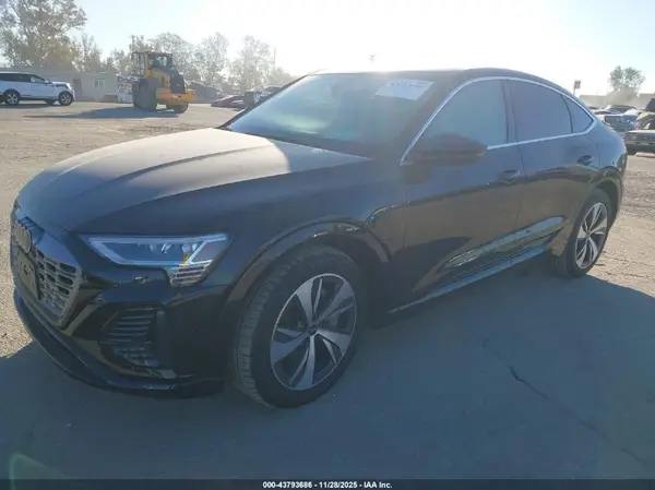 WA1CAAGE7RB033493 2024 AUDI Q8 - Image 2
