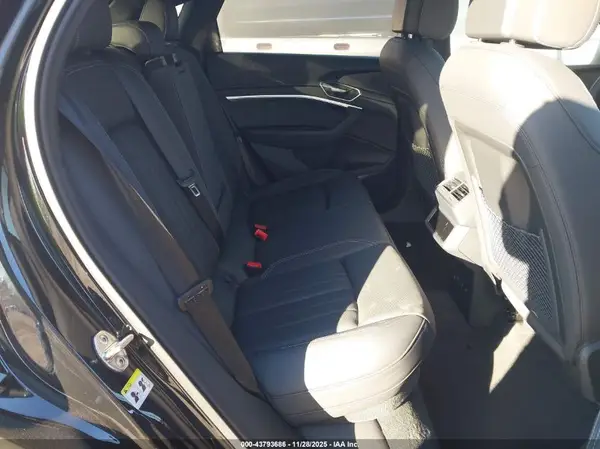 WA1CAAGE7RB033493 2024 AUDI Q8 - Image 8