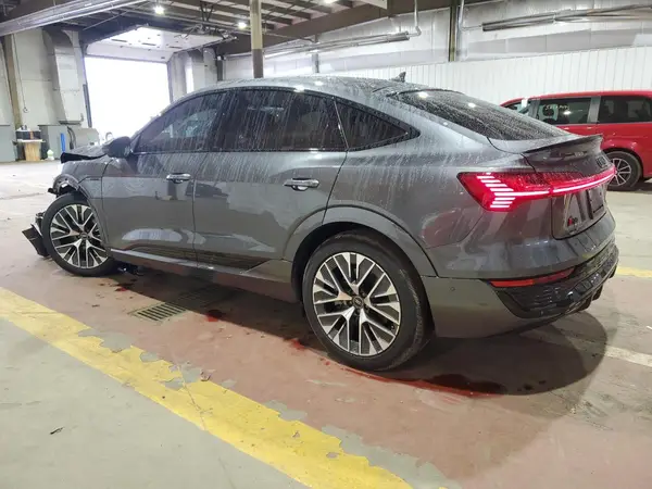 WA1CAAGE7RB036295 2024 AUDI Q8 - Image 2