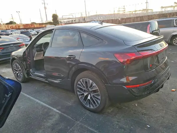 WA1CAAGE7RB063478 2024 AUDI Q8 - Image 2