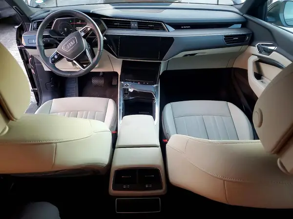 WA1CAAGE7RB063478 2024 AUDI Q8 - Image 8