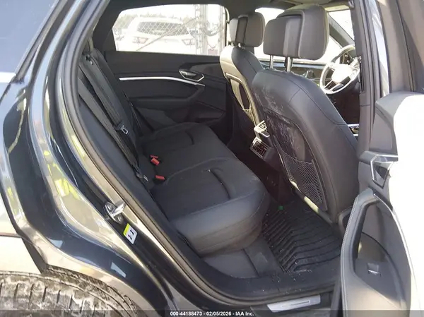 WA1CAAGE8RB030991 2024 AUDI Q8 - Image 8