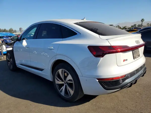 WA1CAAGE9RB022074 2024 AUDI Q8 - Image 2