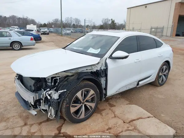 WA1CAAGE9RB036203 2024 AUDI Q8 - Image 2